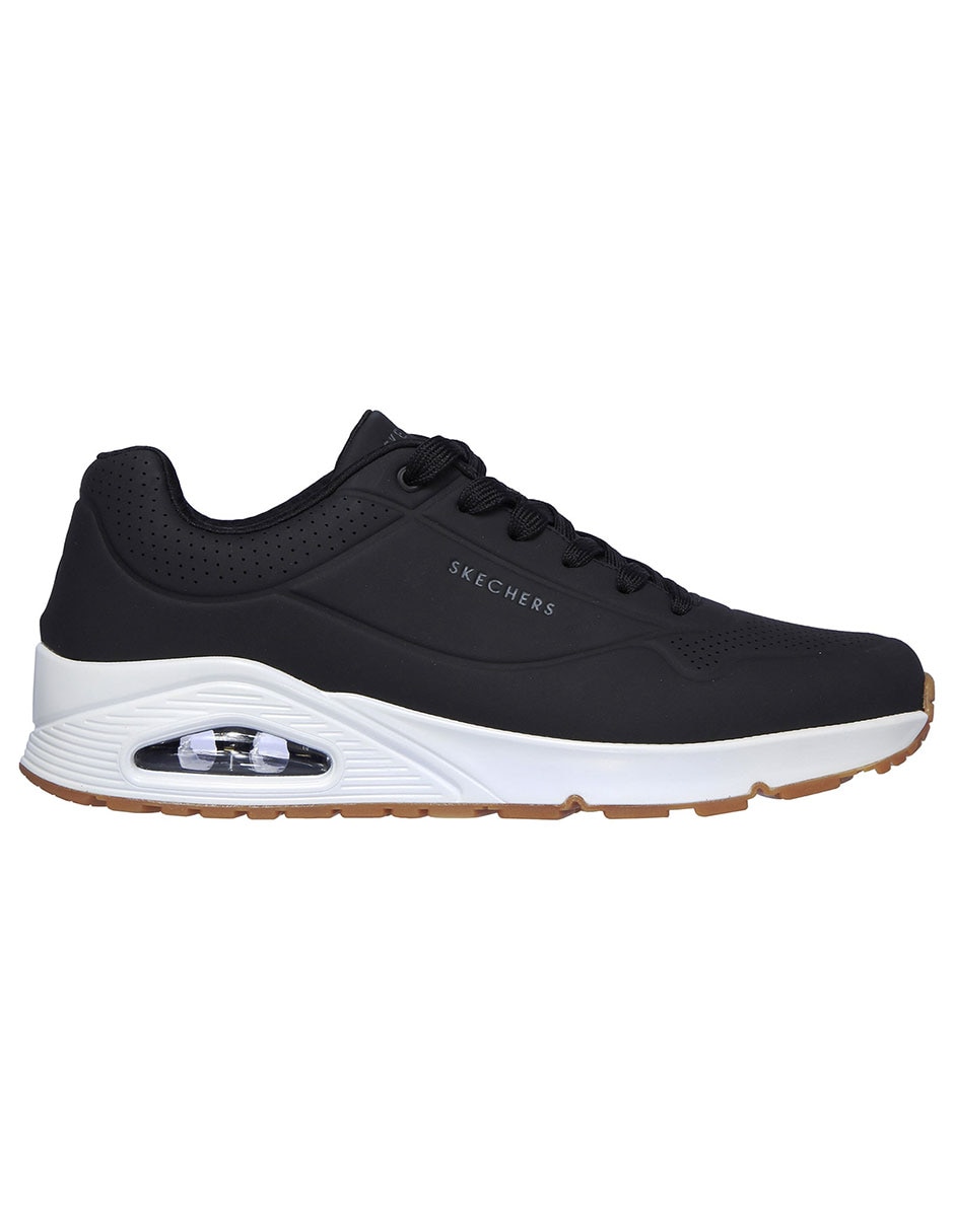 Tenis urbano con logotipo